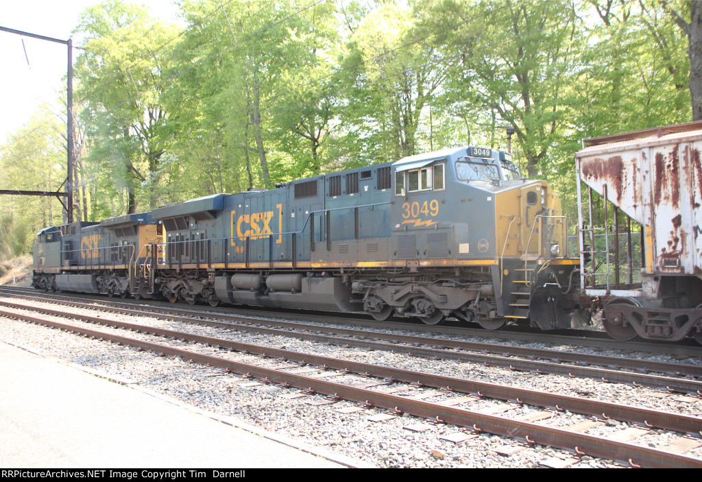 CSX 3049 on M404